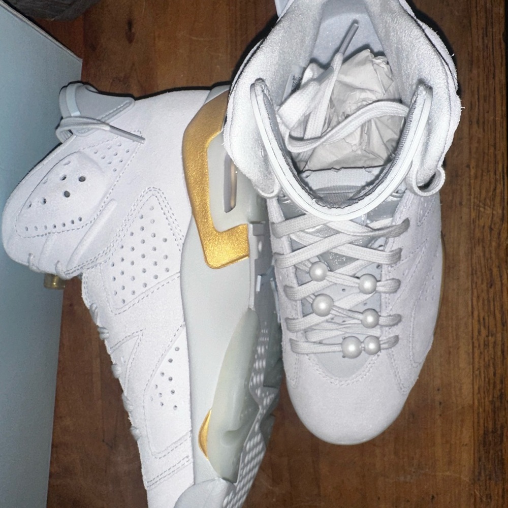 Jordan 6 pearl craft women’s